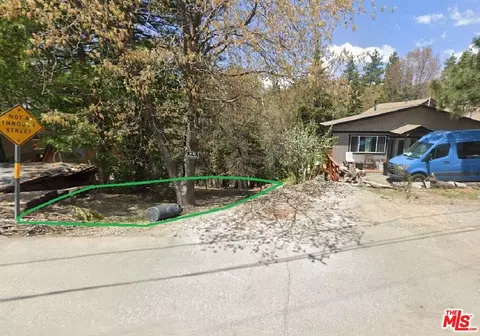 32780 Cougar Ln, Running Springs, CA 92382 photo 3