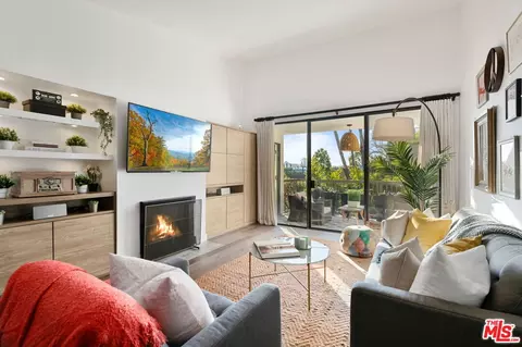 911 N Kings Rd #311, West Hollywood, CA 90069