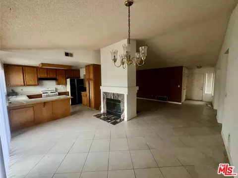2425 W Buena Vista Dr, Rialto, CA 92377 photo 4