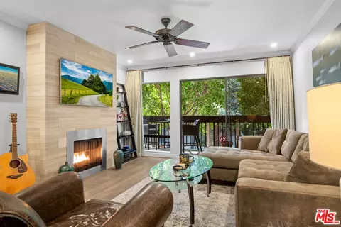 950 N Kings Rd #119, West Hollywood, CA 90069