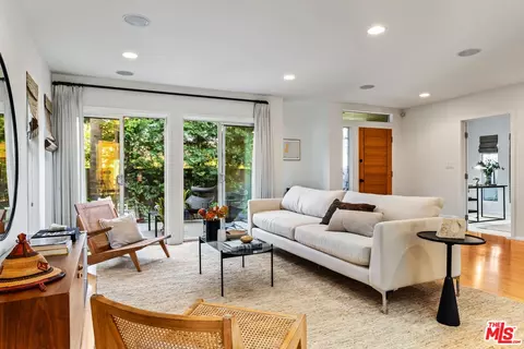 Living - 2425 Frey Ave, Venice, CA 90291 photo 1 of 2