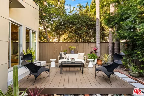 Exterior - 2425 Frey Ave, Venice, CA 90291 photo 4 of 8