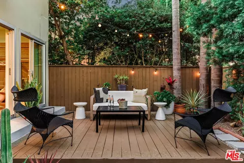 Exterior - 2425 Frey Ave, Venice, CA 90291 photo 2 of 8