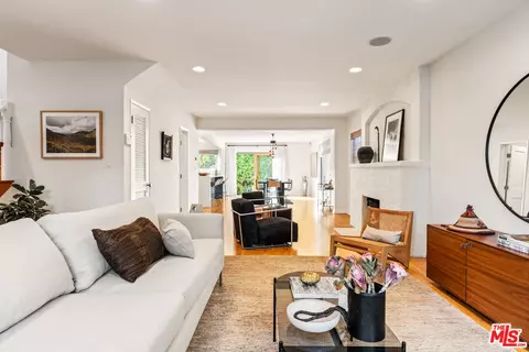 Living - 2425 Frey Ave, Venice, CA 90291 photo 2 of 2
