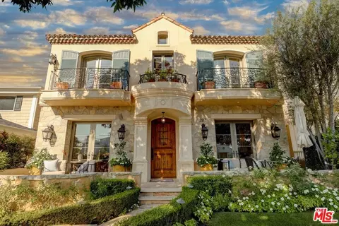 227 Poinsettia Ave, Corona Del Mar, CA 92625