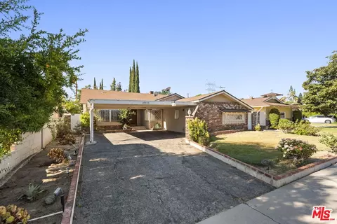 18800 Cohasset St, Reseda, CA 91335