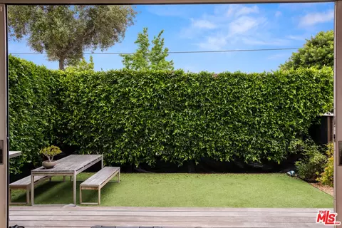 Exterior - 705 Sunset Ave, Venice, CA 90291 photo 4 of 11
