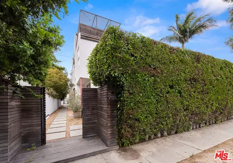 Exterior - 705 Sunset Ave, Venice, CA 90291 photo 2 of 11