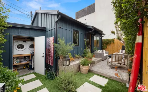 Exterior - 705 Sunset Ave, Venice, CA 90291 photo 8 of 11
