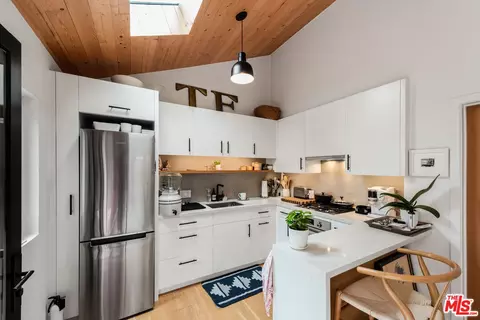 Kitchen - 705 Sunset Ave, Venice, CA 90291 photo 2 of 3