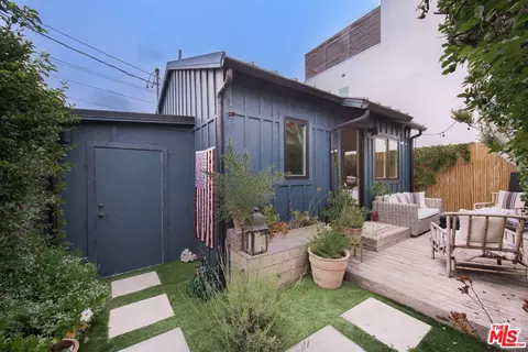 Exterior - 705 Sunset Ave, Venice, CA 90291 photo 10 of 11