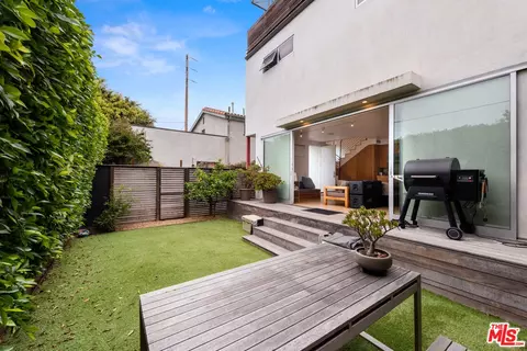 Exterior - 705 Sunset Ave, Venice, CA 90291 photo 3 of 11
