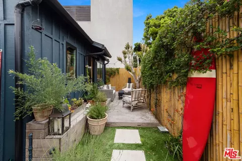 Exterior - 705 Sunset Ave, Venice, CA 90291 photo 9 of 11