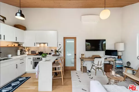 Kitchen - 705 Sunset Ave, Venice, CA 90291 photo 3 of 3