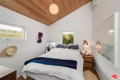 Bedroom - 705 Sunset Ave, Venice, CA 90291 photo 2 of 3
