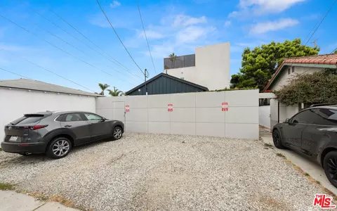 Exterior - 705 Sunset Ave, Venice, CA 90291 photo 11 of 11