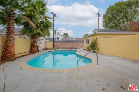 18925 Hart St, Reseda, CA 91335