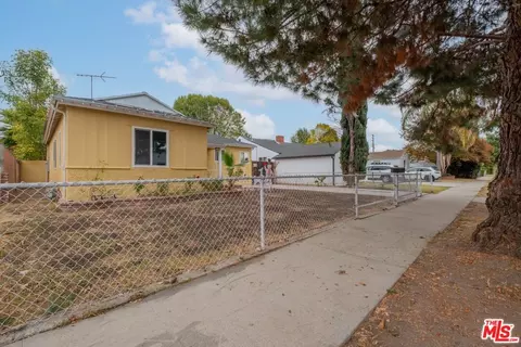 18925 Hart St, Reseda, CA 91335 photo 2