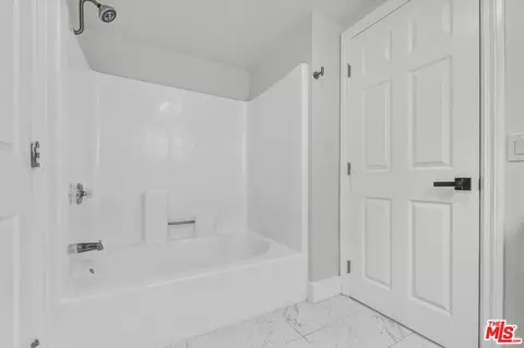 Bath - 706 Anzac Cir, Compton, CA 90220 photo 2 of 2