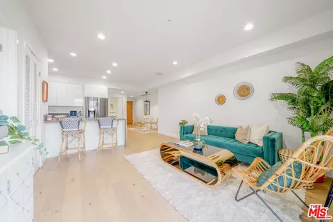 105 S Mariposa Ave #210, Los Angeles, CA 90004