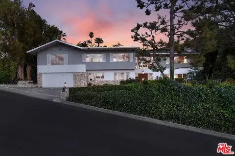3465 Valley Meadow Rd, Sherman Oaks, CA 91403