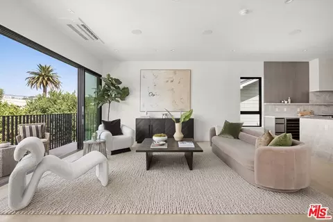 1424 N Mohawk St, Los Angeles, CA 90026