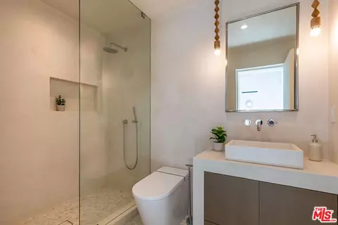 Bath - 29130 Cliffside Dr, Malibu, CA 90265 photo 4 of 4
