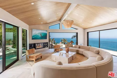 Living - 29130 Cliffside Dr, Malibu, CA 90265 photo 2 of 3