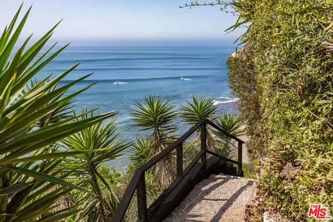 View/Area - 29130 Cliffside Dr, Malibu, CA 90265 photo 6 of 7