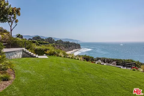 View/Area - 29130 Cliffside Dr, Malibu, CA 90265 photo 4 of 7
