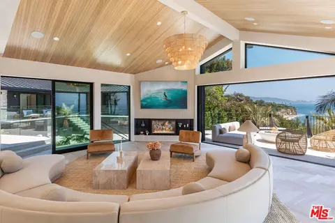 Living - 29130 Cliffside Dr, Malibu, CA 90265 photo 3 of 3