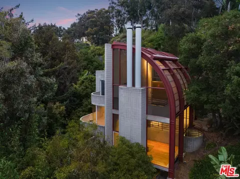 762 Latimer Rd, Santa Monica, CA 90402