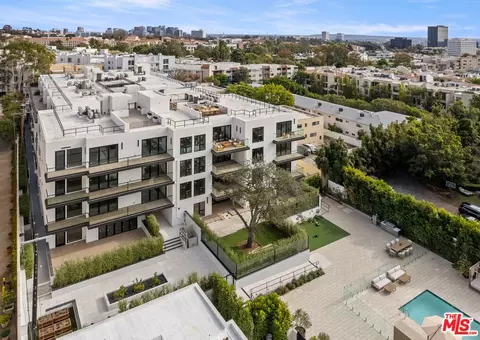 505 S Barrington Ave #203, Los Angeles, CA 90049