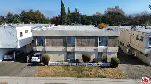 7460 Canby Ave, Reseda, CA 91335 photo 2
