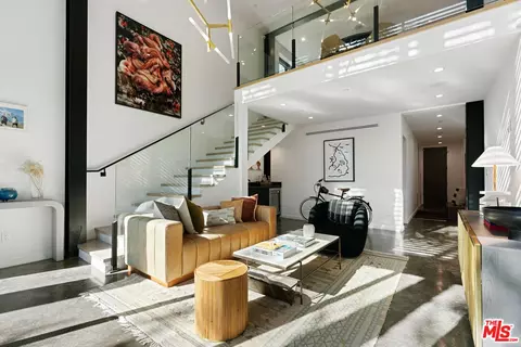 303 Venice Way, Venice, CA 90291