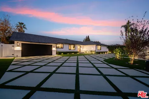 17133 Albers St, Encino, CA 91316