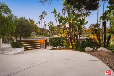 410 Mooresque St, Pasadena, CA 91105 photo 4