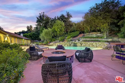 3925 Sepulveda Blvd, Sherman Oaks, CA 91403