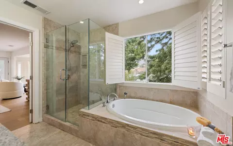 Bath - 11028 Eldora Ave, Sunland, CA 91040 photo 2 of 3