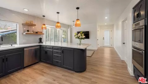 Entry Way - 11028 Eldora Ave, Sunland, CA 91040 photo 1 of 2
