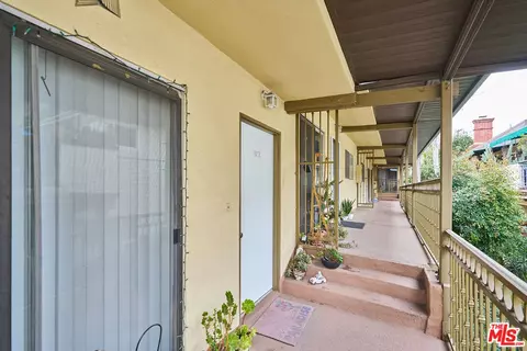 540 S Euclid Ave, Pasadena, CA 91101 photo 2