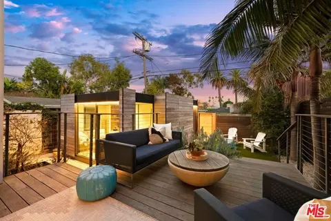 654 Vernon Ave, Venice, CA 90291 photo 2