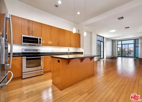 3223 W 6th St #206, Los Angeles, CA 90020