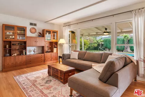 13024 Magnolia Blvd, Sherman Oaks, CA 91423