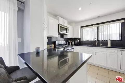 7409 Woodman Ave #105, Van Nuys, CA 91405