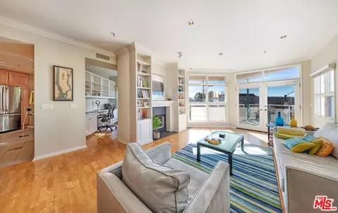 2115 3rd St #204, Santa Monica, CA 90405
