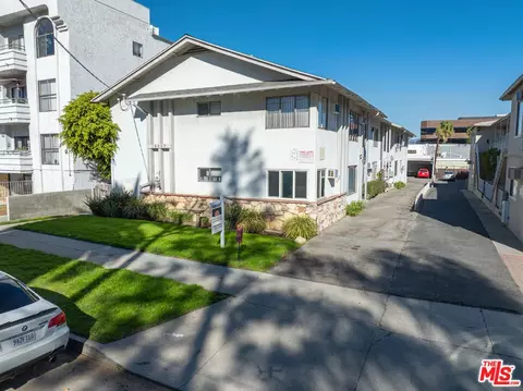 15207 Dickens St, Sherman Oaks, CA 91403