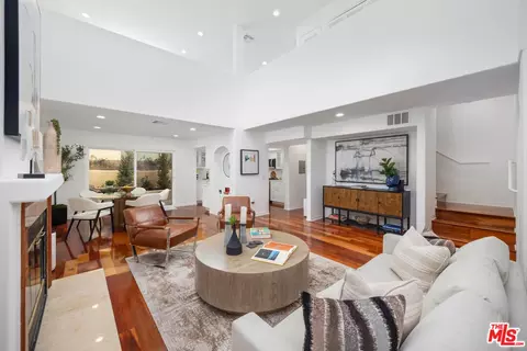 1043 11th St #2, Santa Monica, CA 90403
