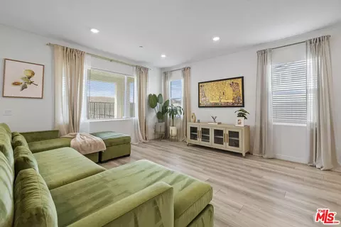 27715 Sequel Ct, Valencia, CA 91381 photo 3