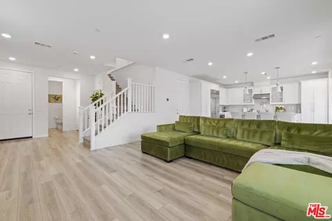 27715 Sequel Ct, Valencia, CA 91381 photo 2